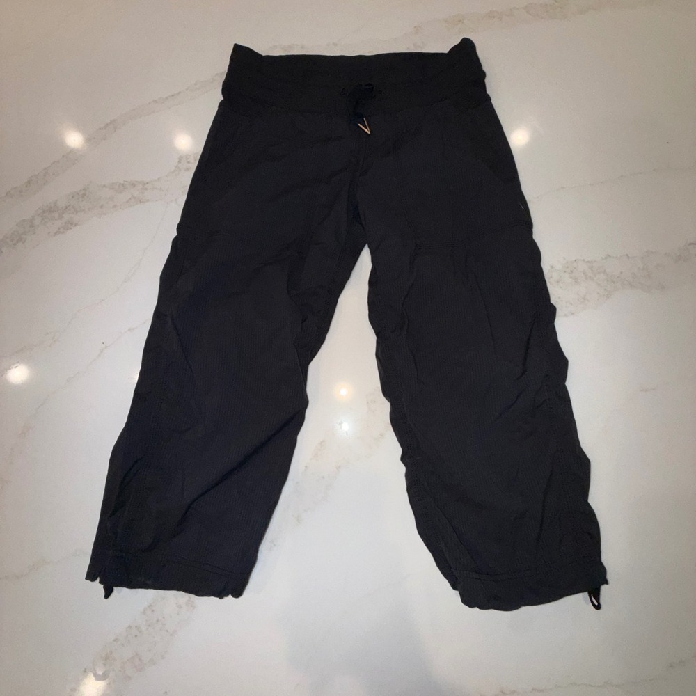 Lululemon Dance Studio Crop II Black Textured Joggers Pants Size 4